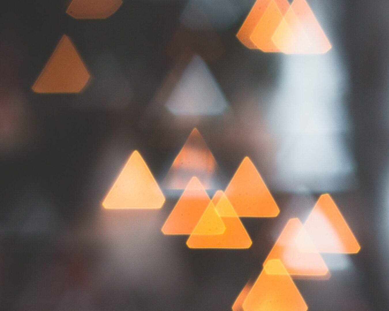 A blurry picture of some orange triangles